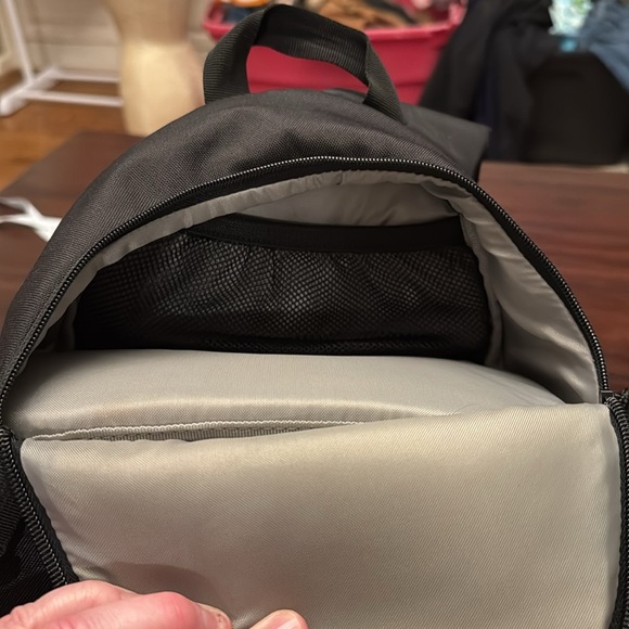 Lowepro black Slingshot backpack (see measurements) - Picture 7 of 8